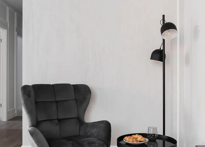 Scala Center With Parking By Lion *